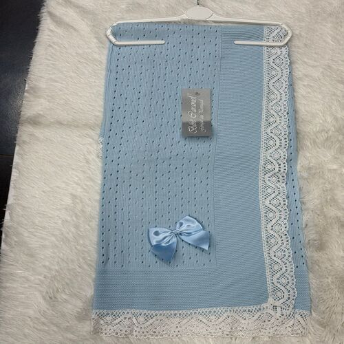 Scialle in lana stupendo con fiocchi e pizzo tombolo