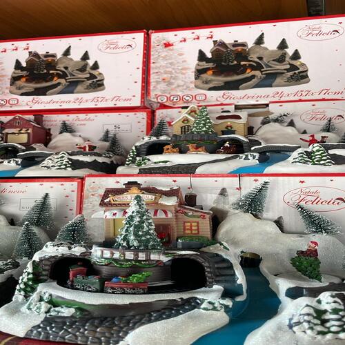 Giostrine sonore e movimentate.