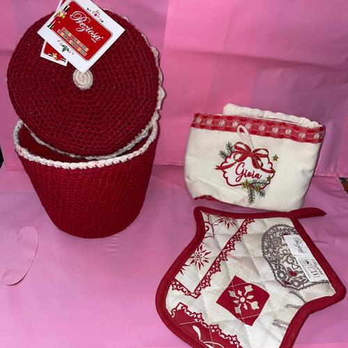 Scatola in crochet rosso con strofinaccio e presina. PROMO!!