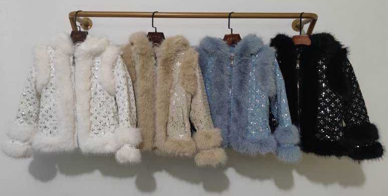 Giubbino bimba jeans e intarsio in ecopelliccia e paillette con cappuccio de lux