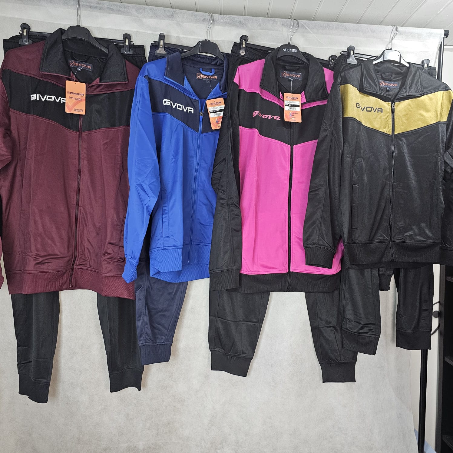 Tuta givova triacetata