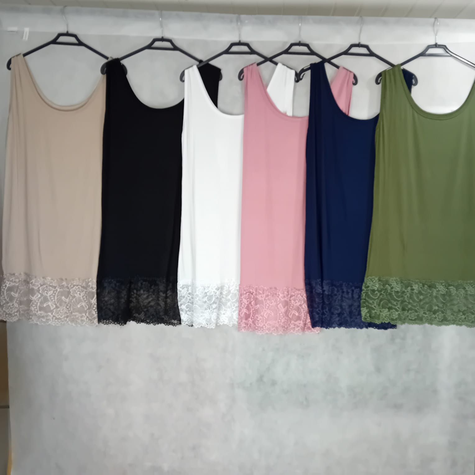 Canotta con pizzo finale