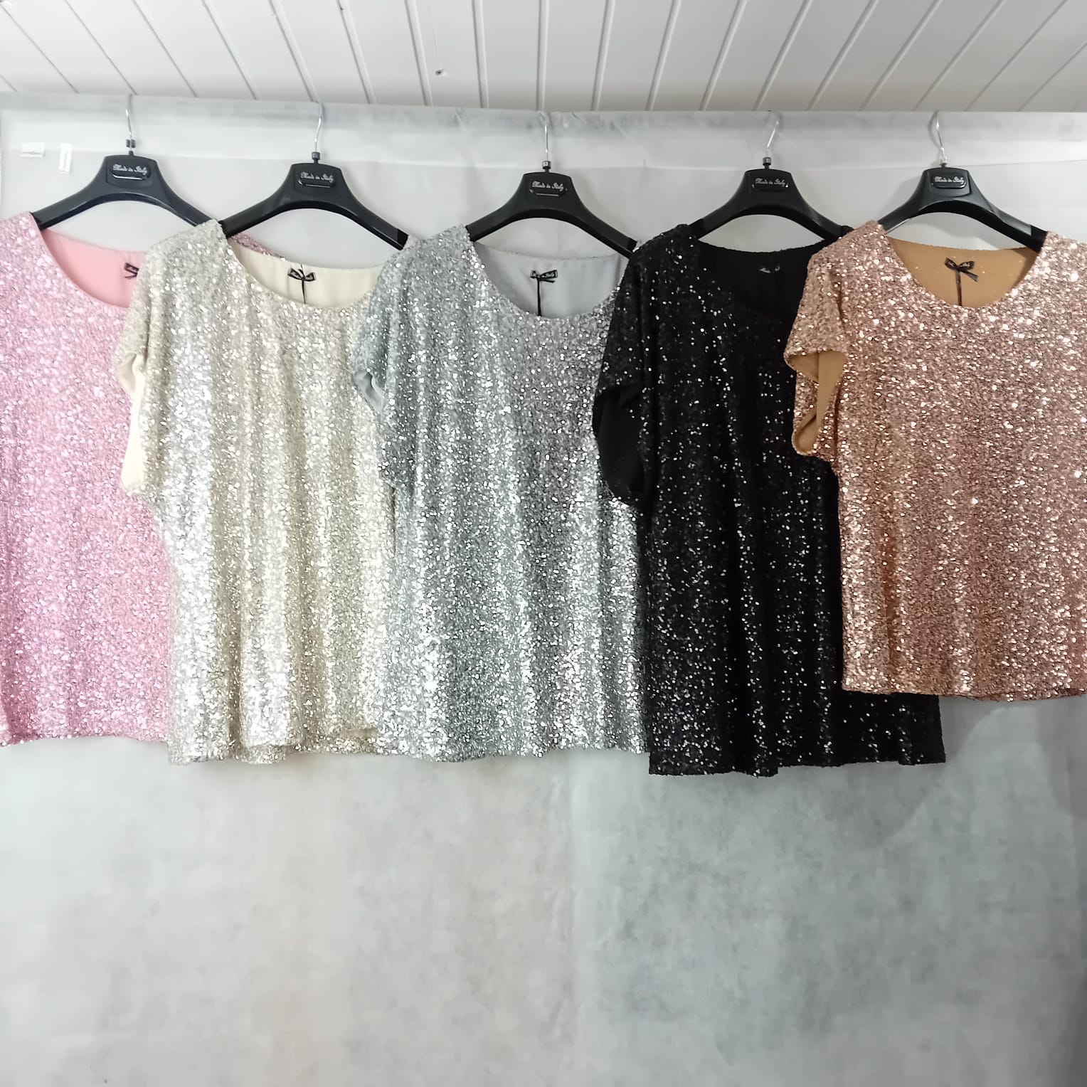 Casacca elegante interamente in pajette