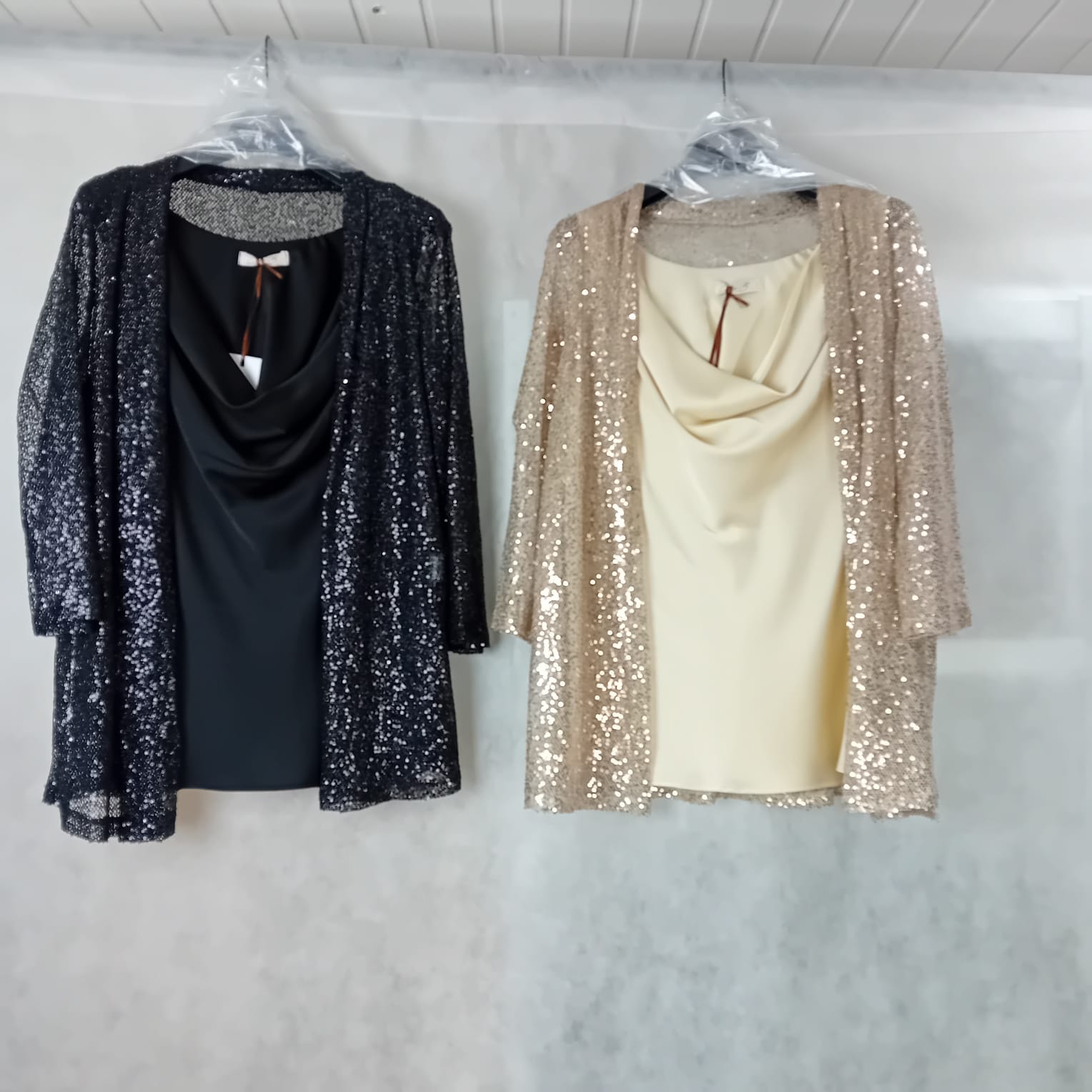 Twinset brillante con top raso saten