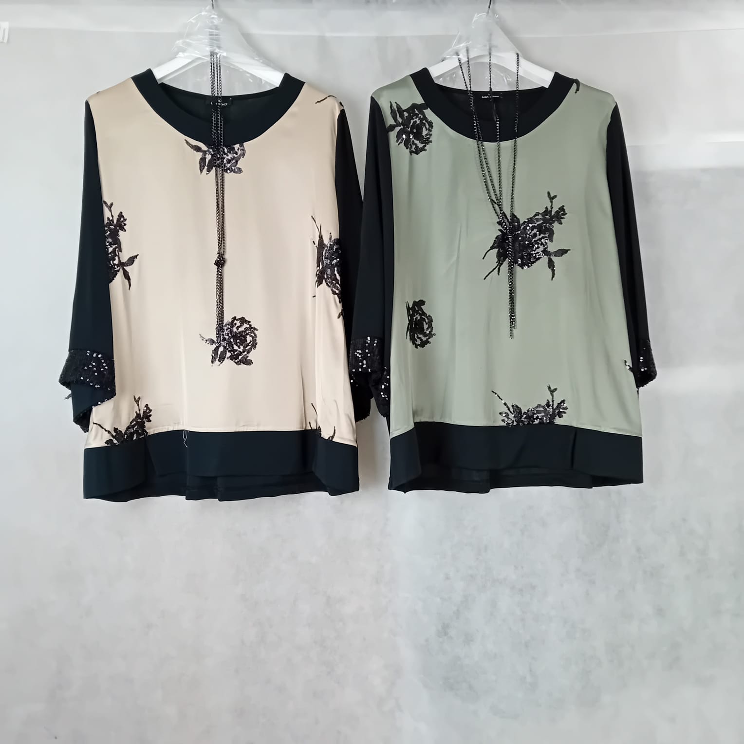 Casacca fiori paillettes effetto seta bicolore