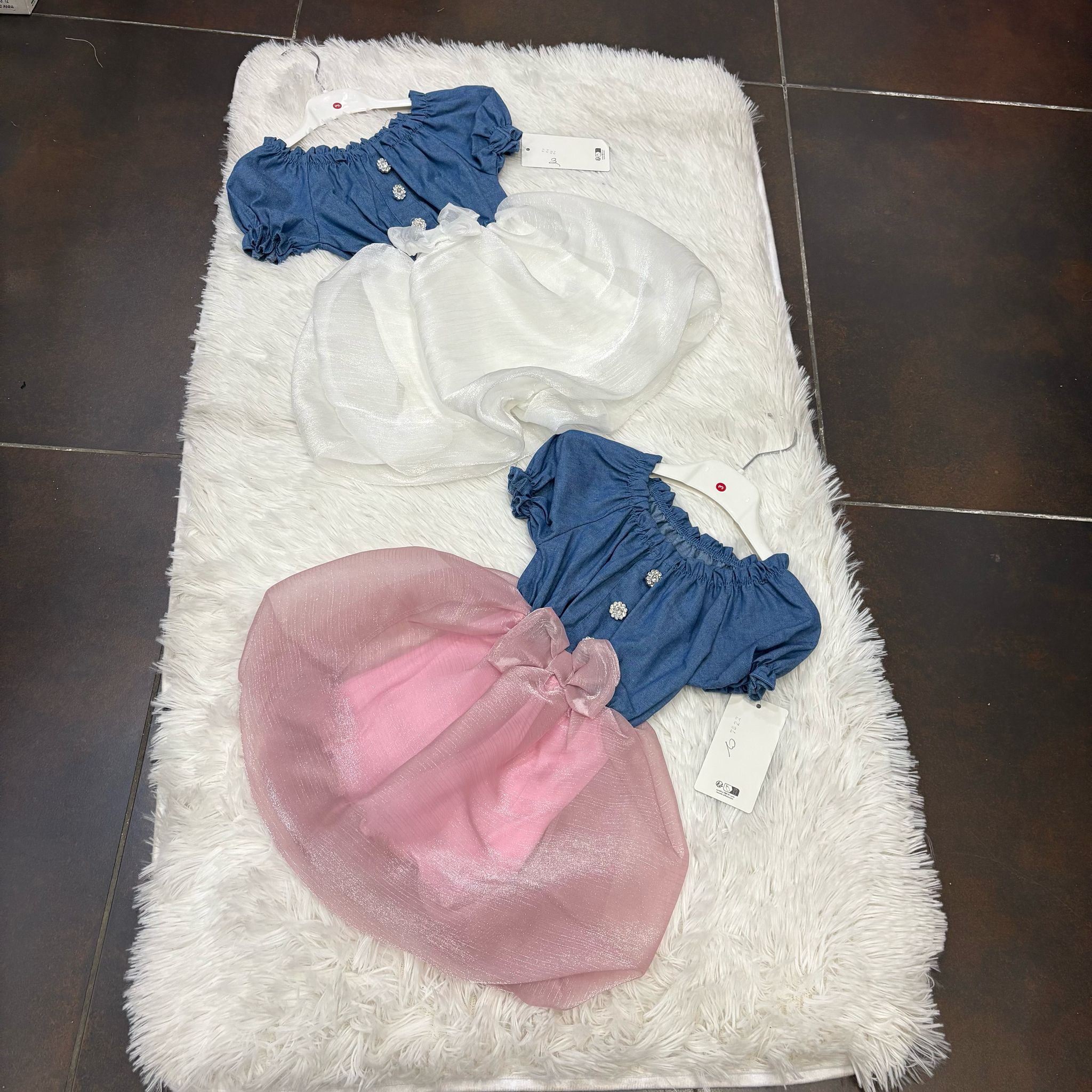 Bellissimo vestitino in jeans e tulle