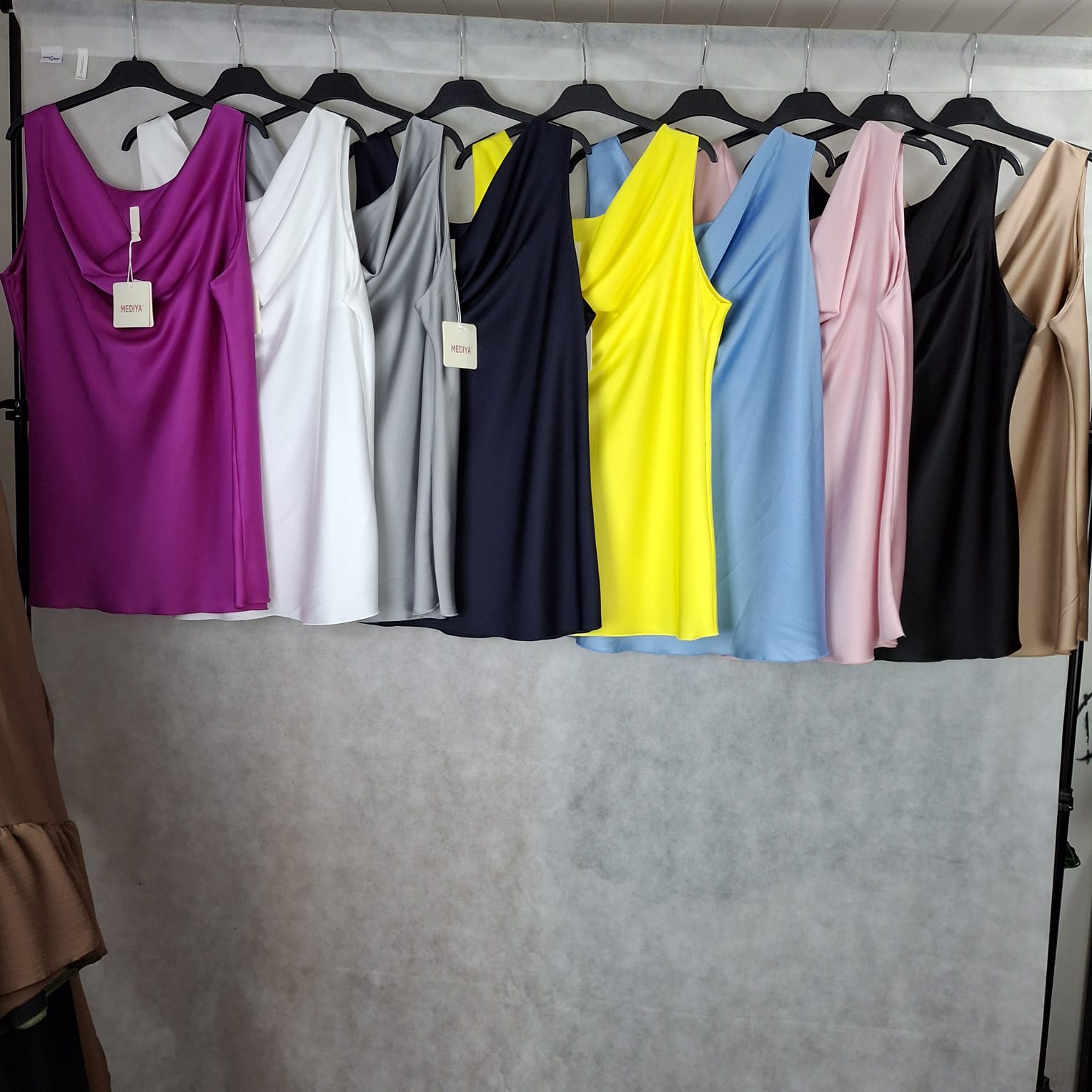 Canotte in raso saten collo scialla