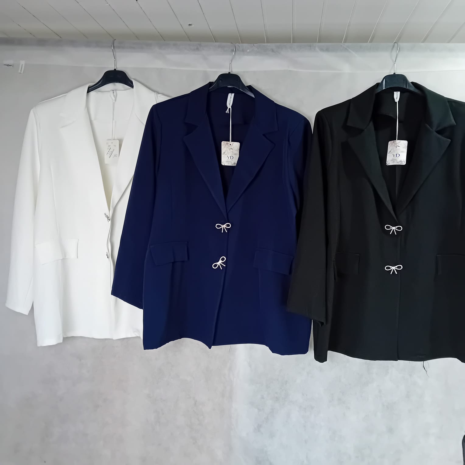 Giacca in viscosa particolari spillabottone gioiello