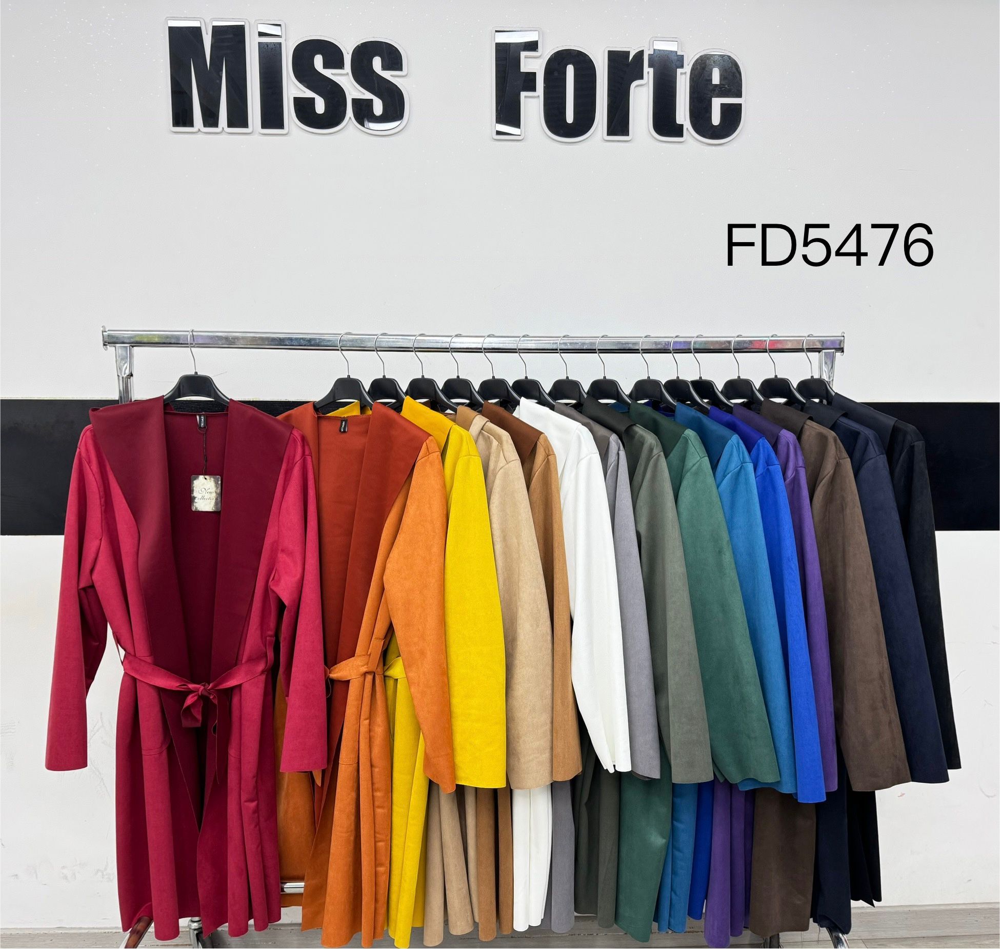 Trench sfoderato con cappuccio e cintura