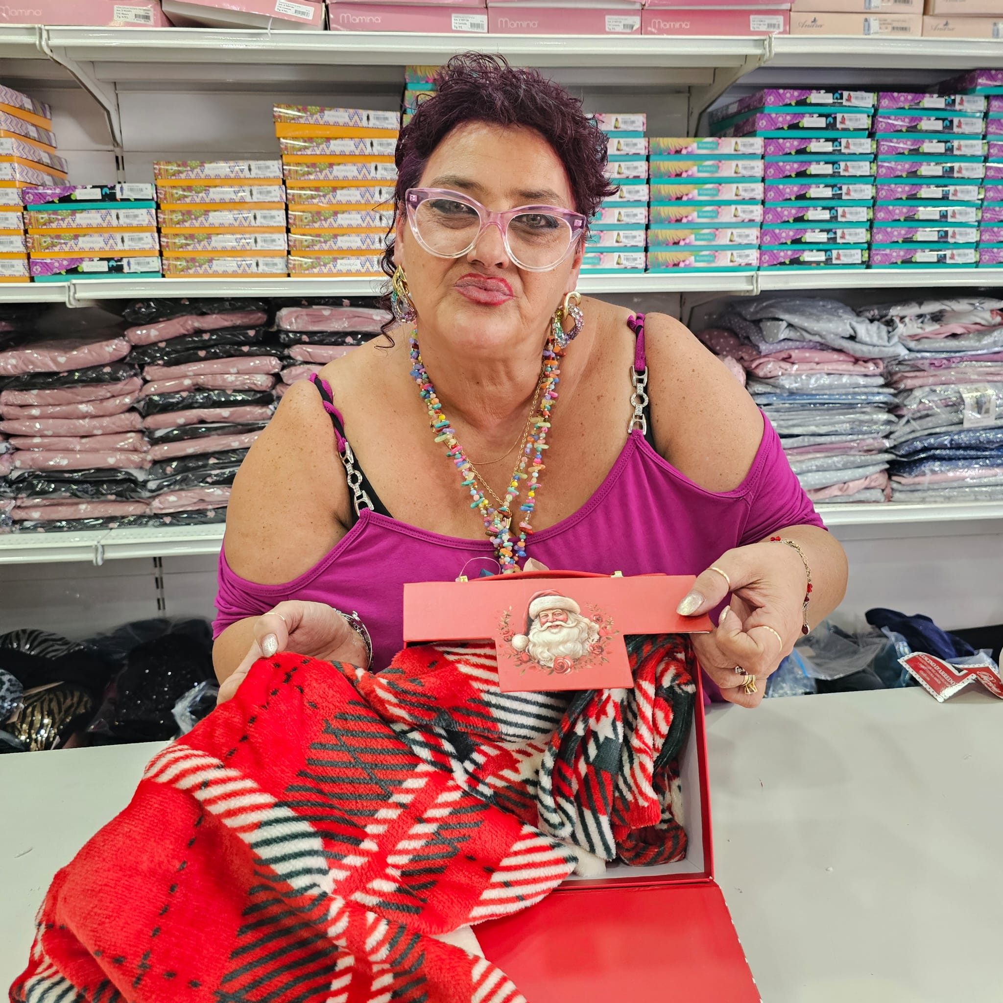 Scatola regalo rigida con manico in vipelle + plaid singolo vik viktor