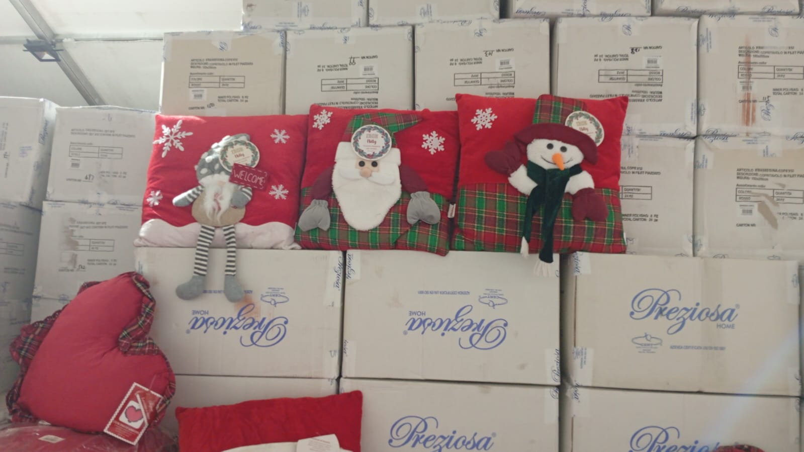 Cuscino arredo con dettagli sopraelevati