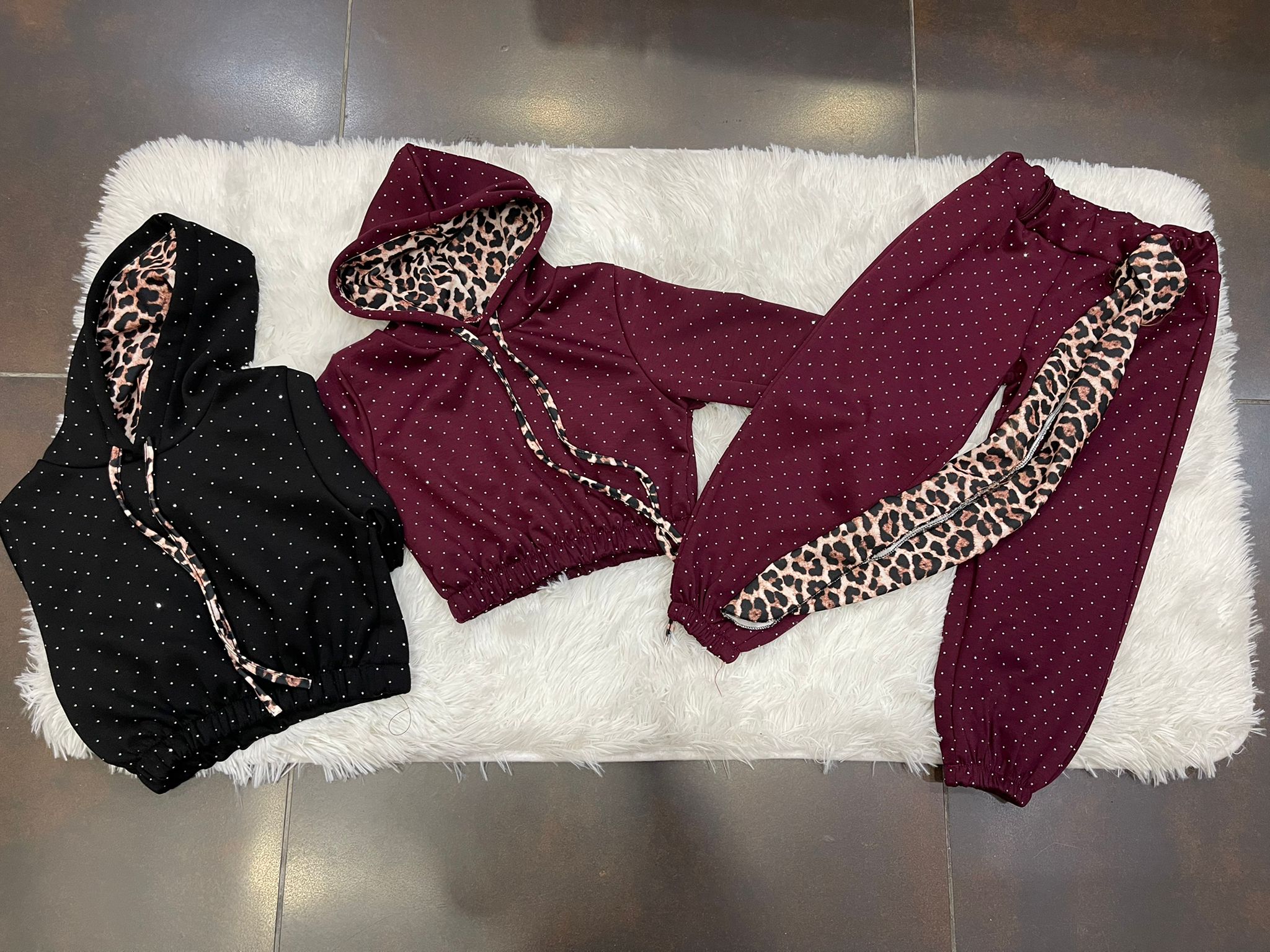 Tuta brillantini klopp con foulard maculato