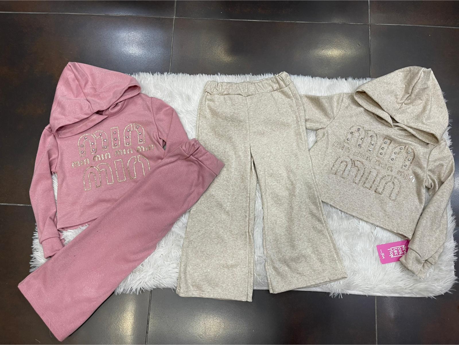 Tuta in lanette scritta in strass min min