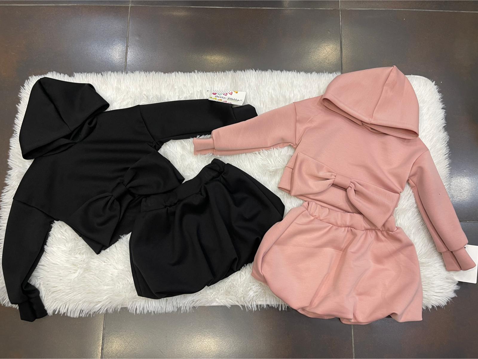 Completo fiocco bimba in tinta gonna e felpa con cappuccio