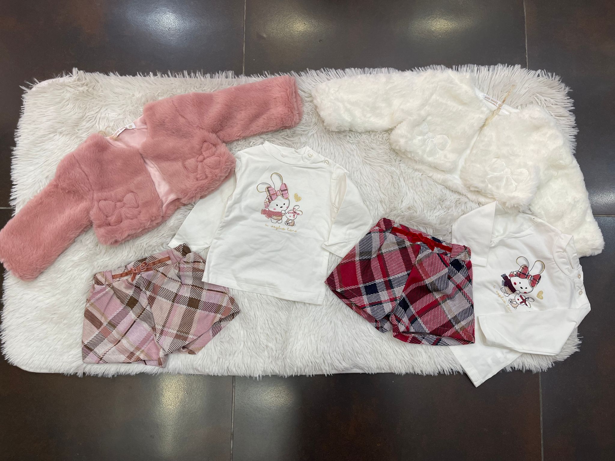 Completo baby femminuccia con pantaloncini quadri 3 pezzi con pelliccia