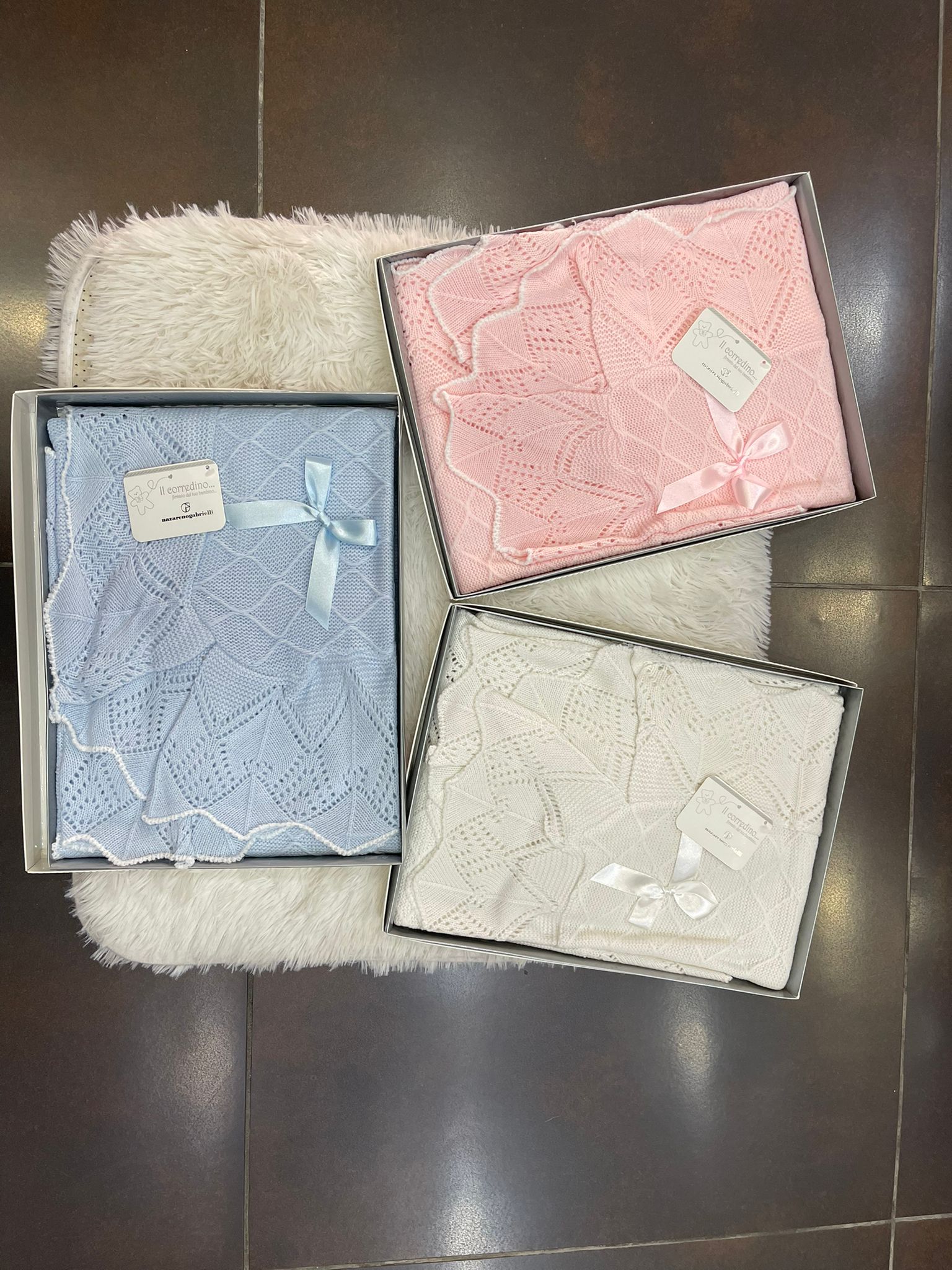 Scialle culletta nascita con smerlo fiocco