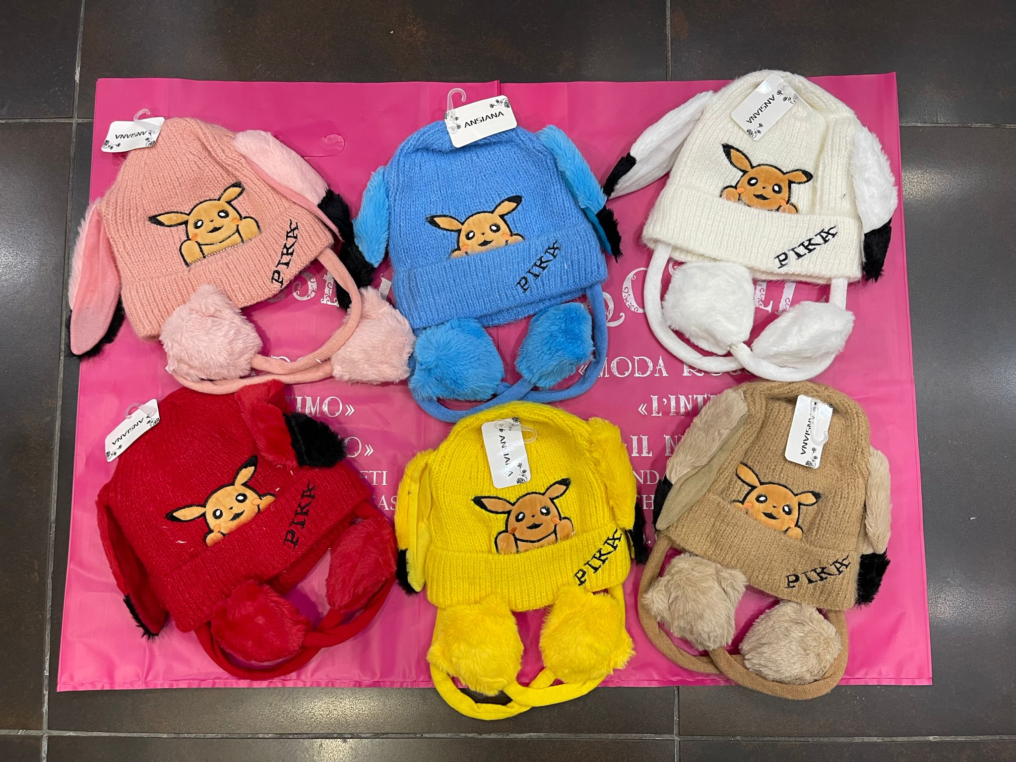 cappello pikachu orecchie che si alzano