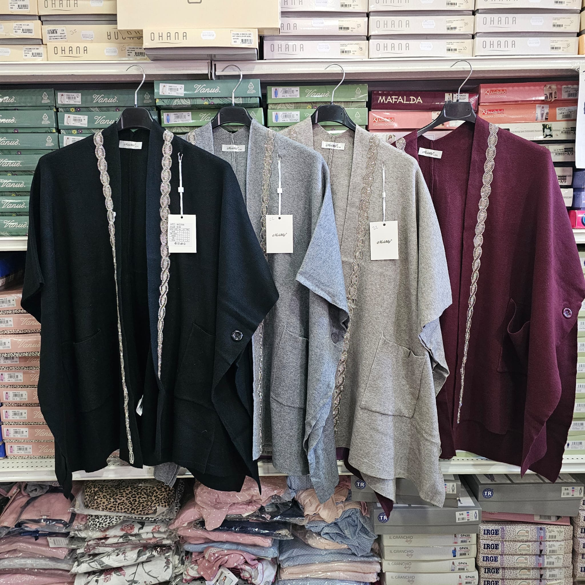 Cardigan lanetta con dettaglio ricamo intorno al collo