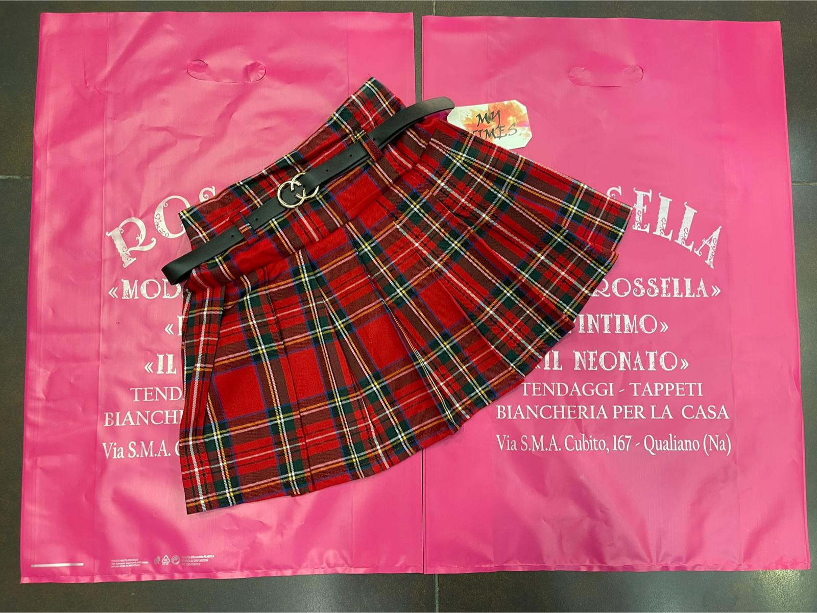 Gonna scozzese bimba