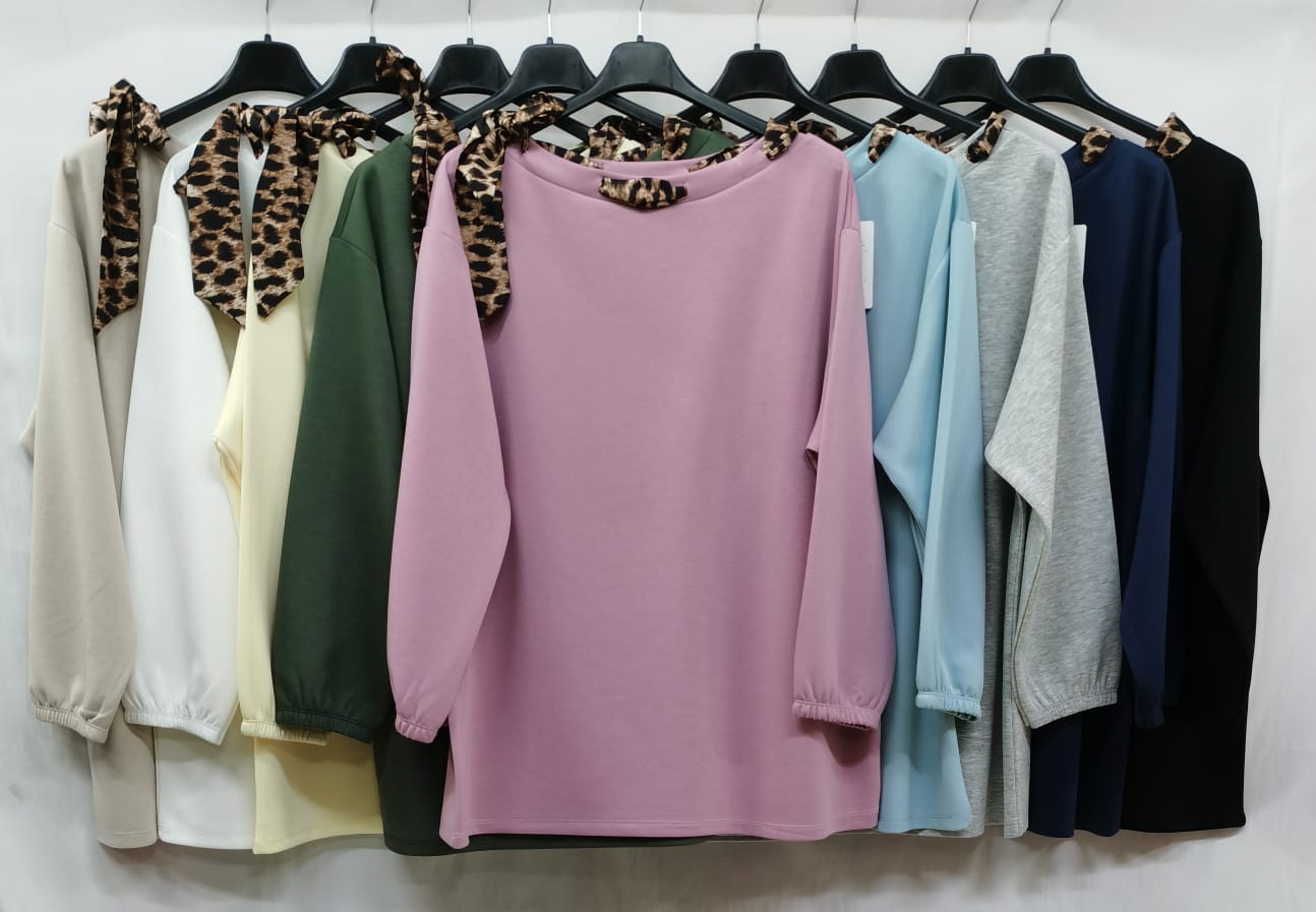 Maglia in tessuto tecno dettaglio foulard maculato