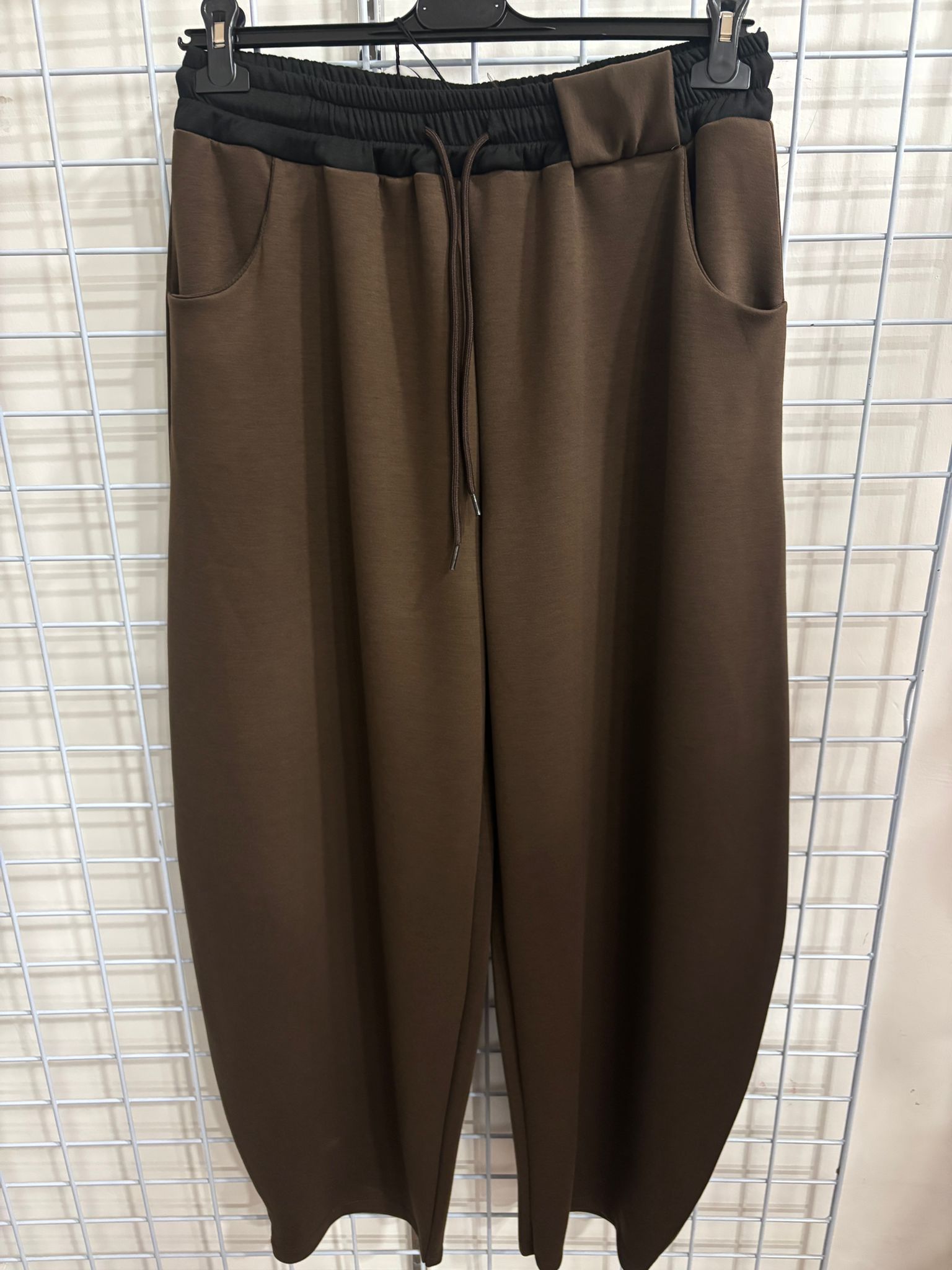 Pantalone con coulisse e Laccio tessuto tecno
