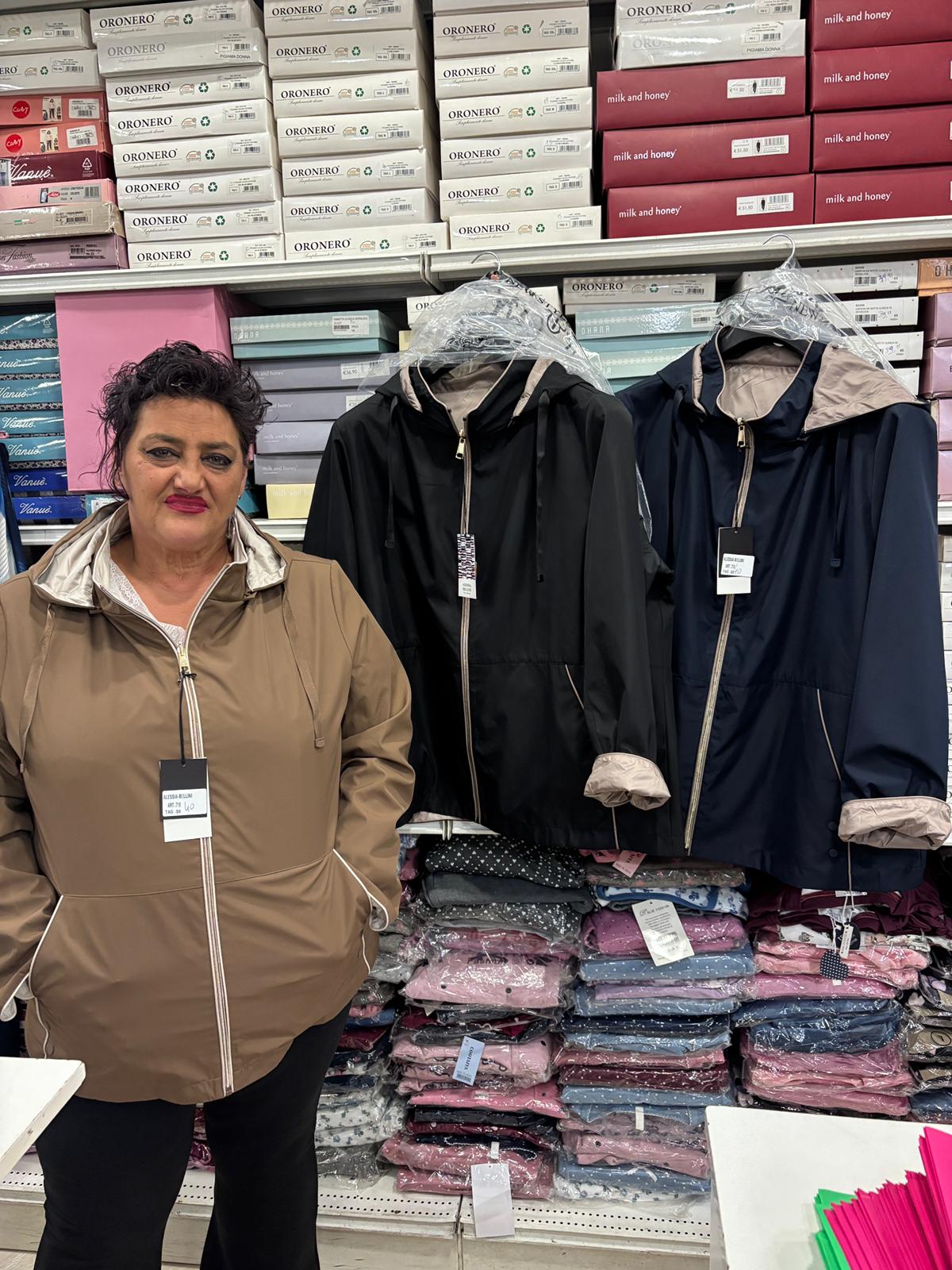 Giacca con cappuccio e chiusura antivento alisee