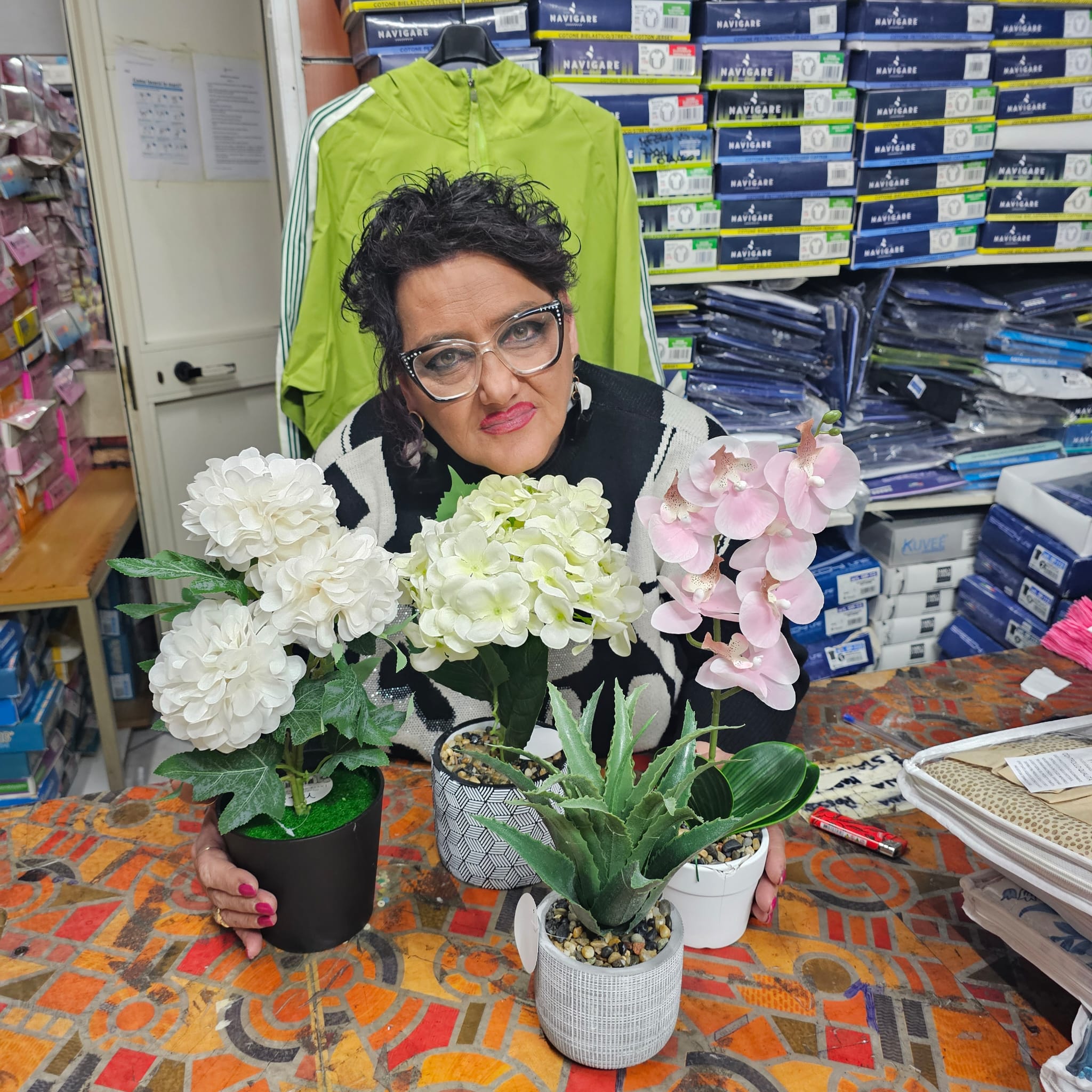 Piantine artificiali con vaso