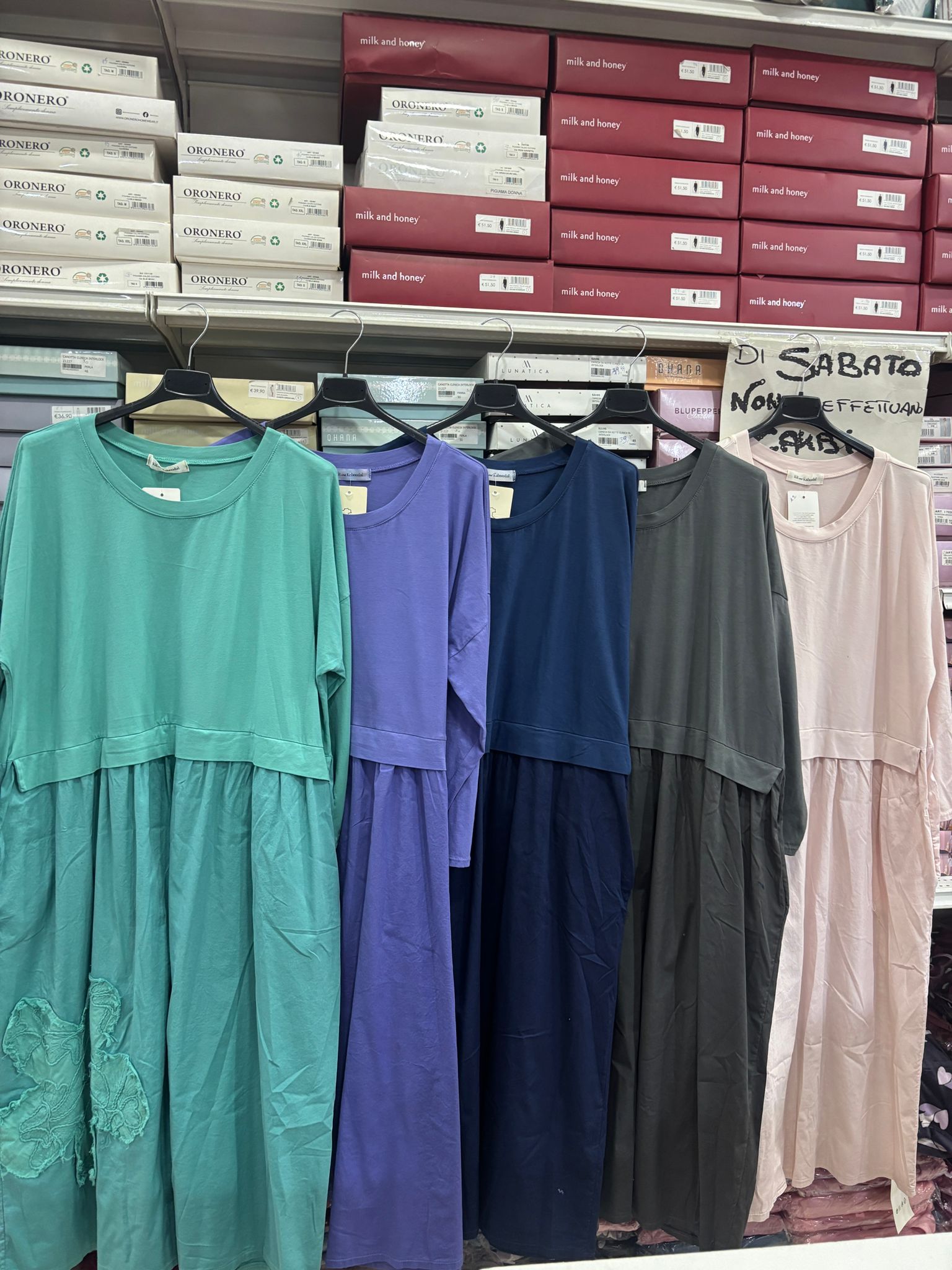 Vestito positano tinta unita con ricamo a rilievo