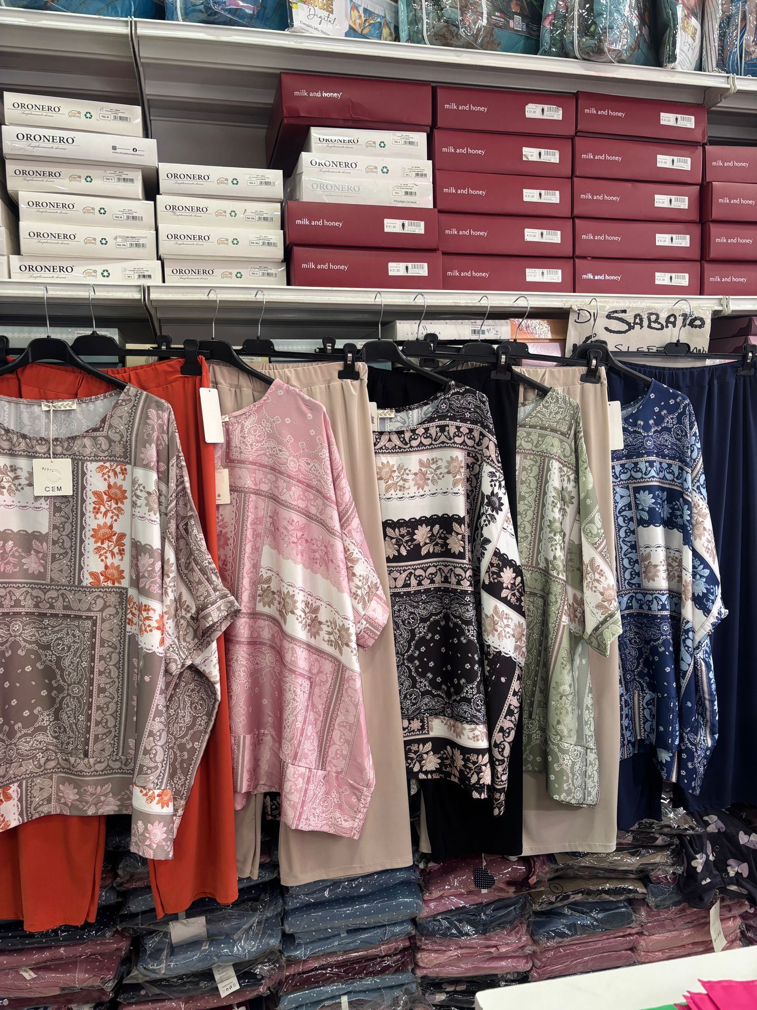 Completo oriente in raso saten