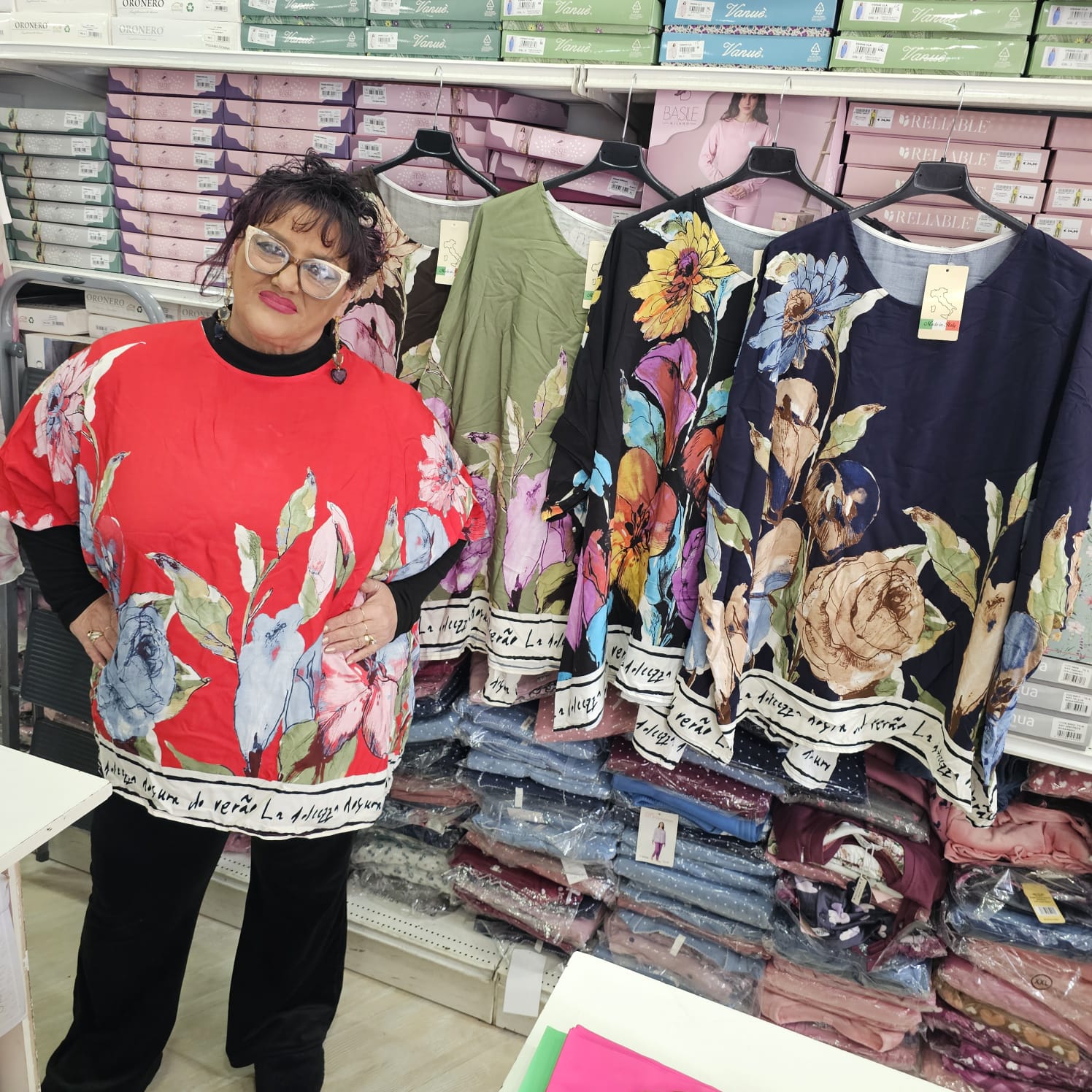 Casacca in viscosa fantasia fiori scritte