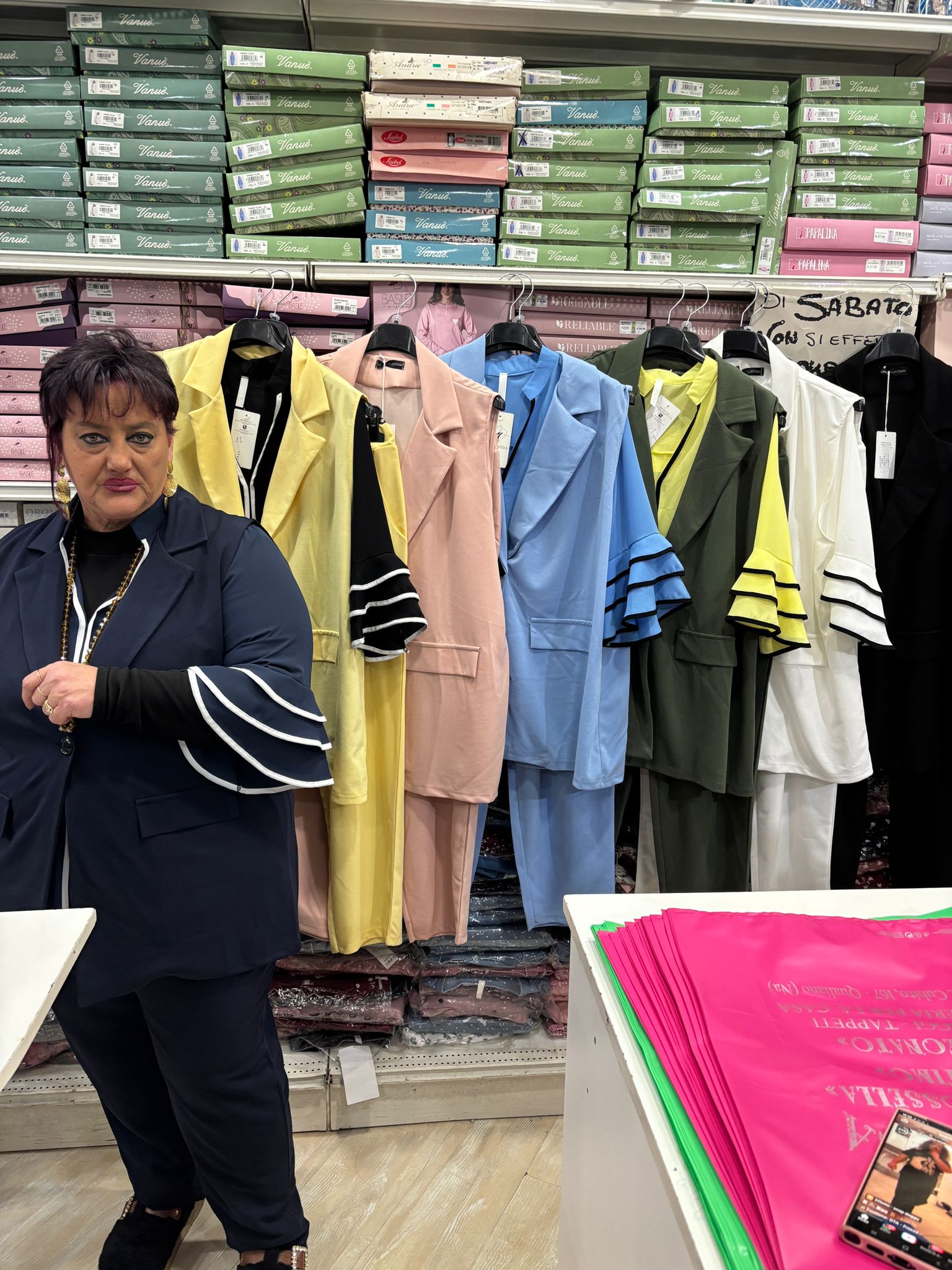 Tailleur smanicato in viscosa