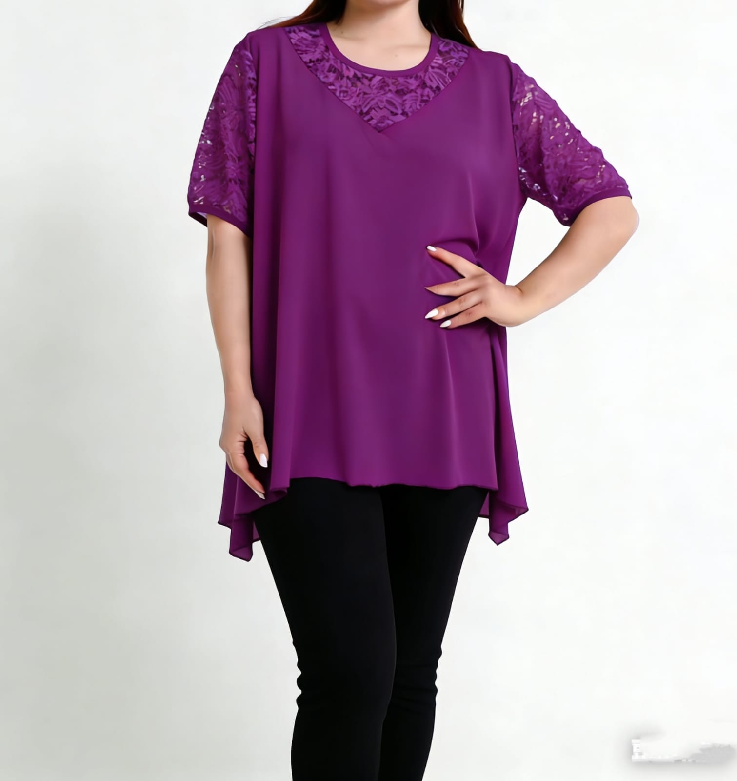 Casacca in viscosa e pizzo con dettaglio laterali più lunghi